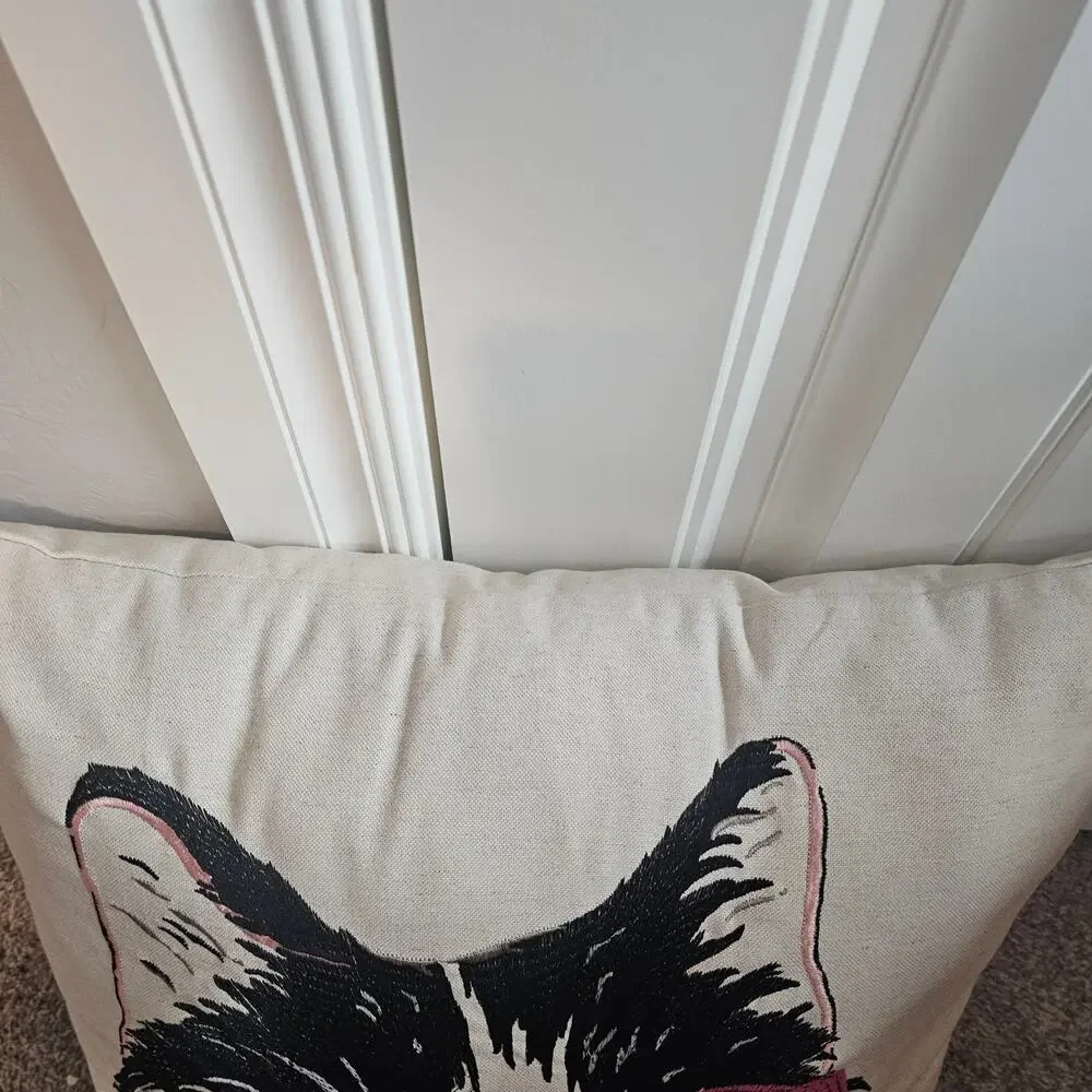 Loom & Mill Cat Face Decorative Pillow 20